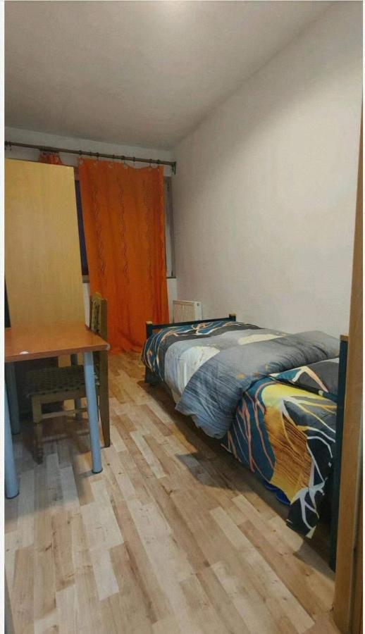 La Madriguera Bed & Breakfast Raszyn Bagian luar foto