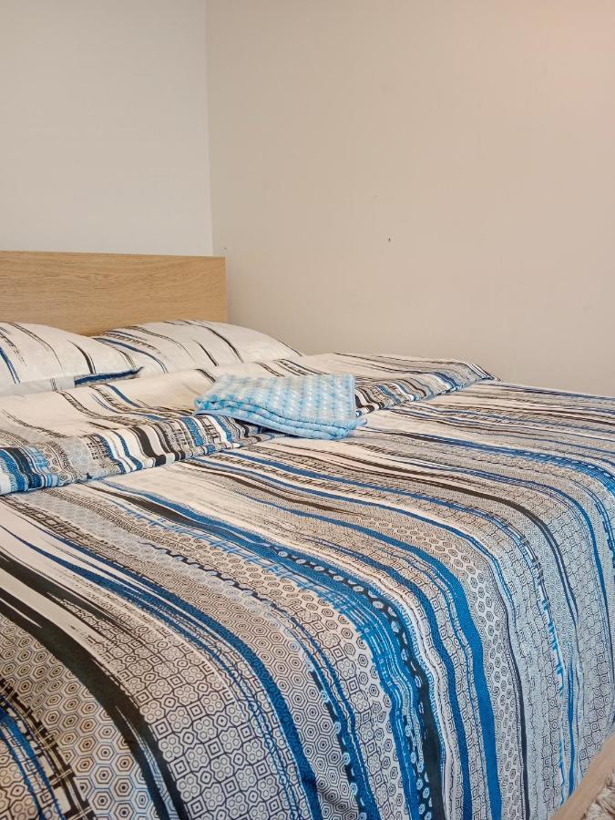 La Madriguera Bed & Breakfast Raszyn Bagian luar foto