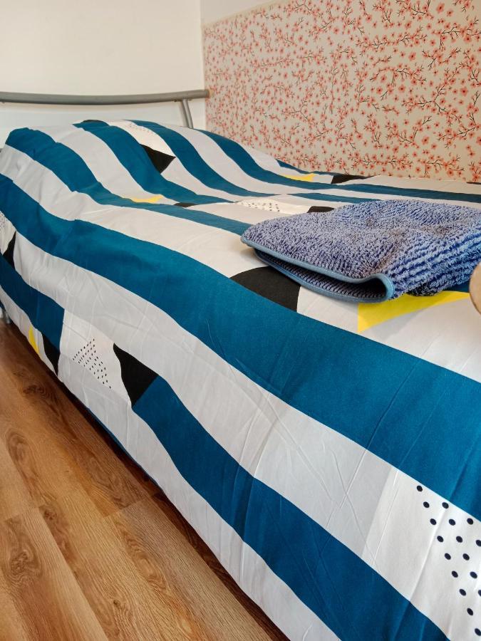 La Madriguera Bed & Breakfast Raszyn Bagian luar foto