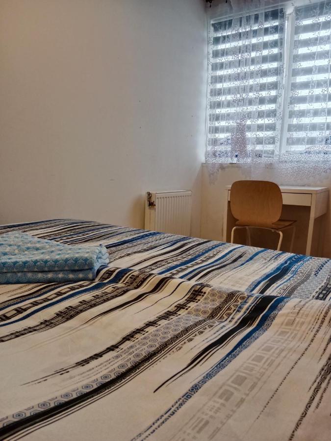 La Madriguera Bed & Breakfast Raszyn Bagian luar foto