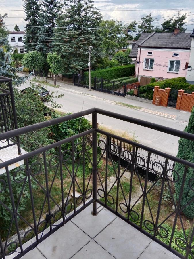 La Madriguera Bed & Breakfast Raszyn Bagian luar foto
