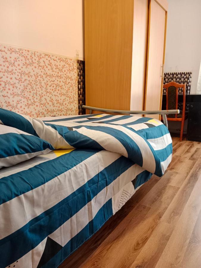 La Madriguera Bed & Breakfast Raszyn Bagian luar foto