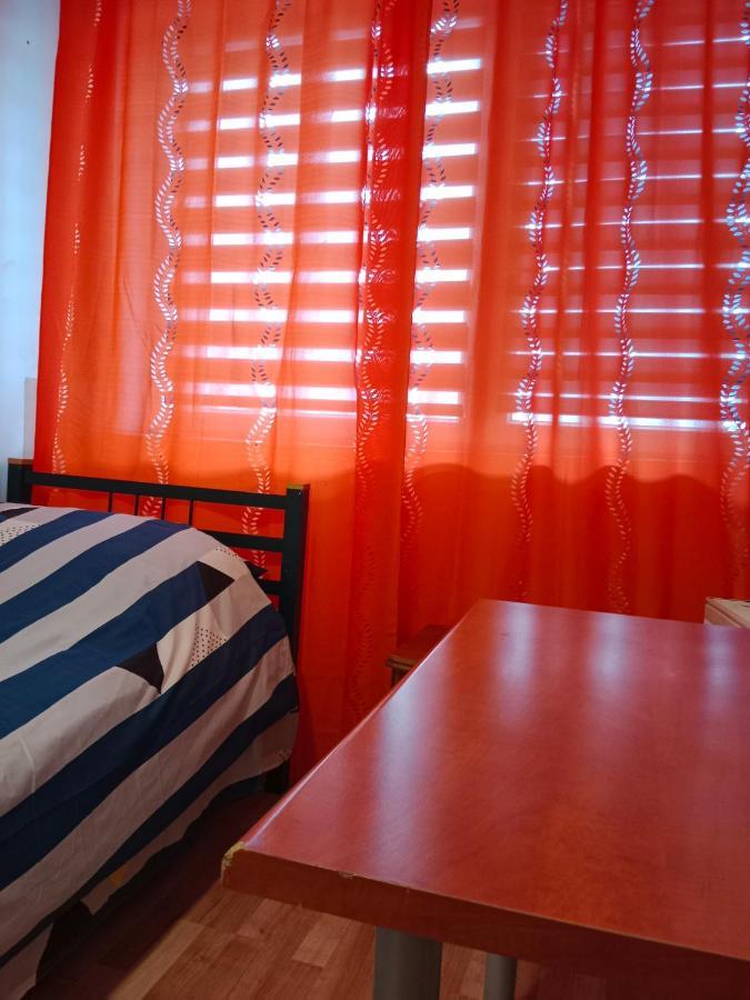 La Madriguera Bed & Breakfast Raszyn Bagian luar foto